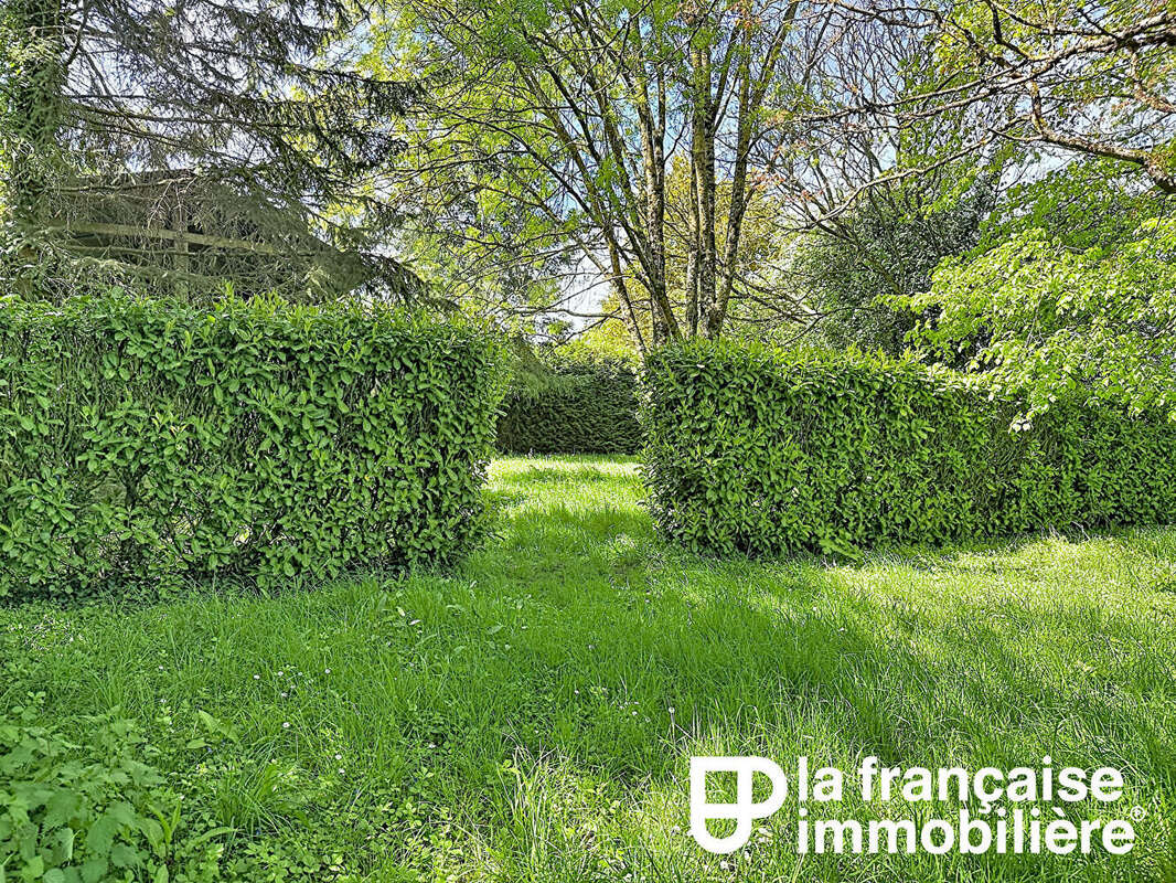 Terrain à ERCE-PRES-LIFFRE