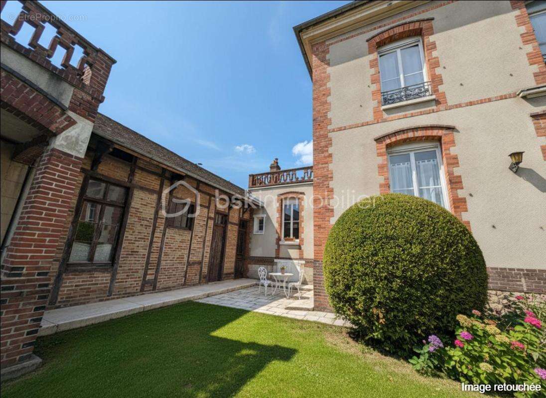 Maison à PONT-SUR-YONNE