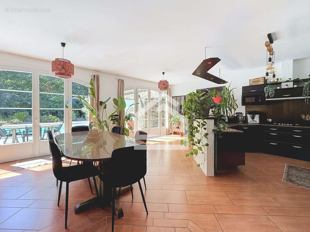 Élégante maison avec dépendance, parc paysager, piscine et au calme - photo 7