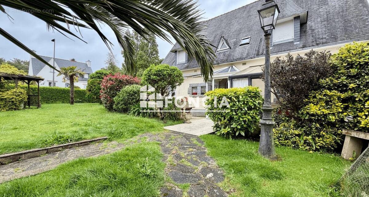Maison à POULLAN-SUR-MER