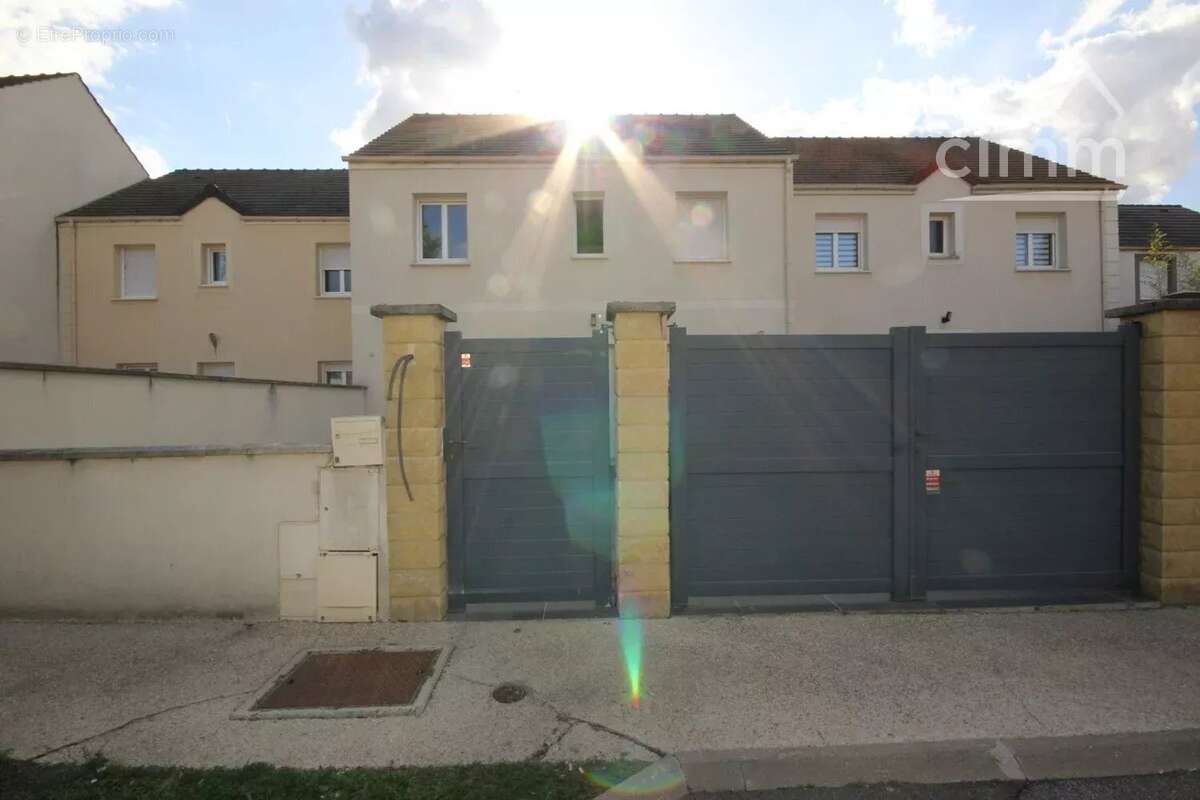 Maison à SAINT-OUEN-L'AUMONE