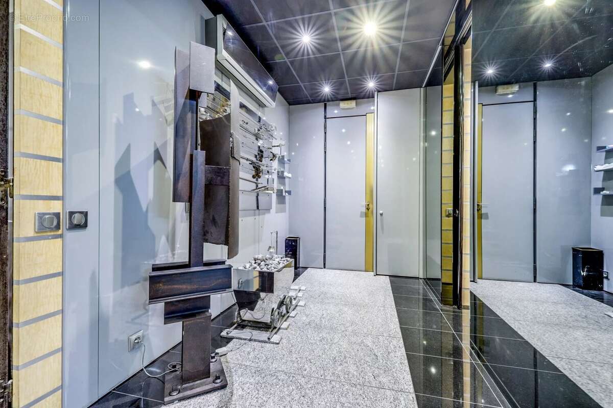 Commerce à PARIS-16E