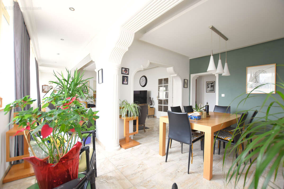 Maison à LES ESSARTS-LE-ROI