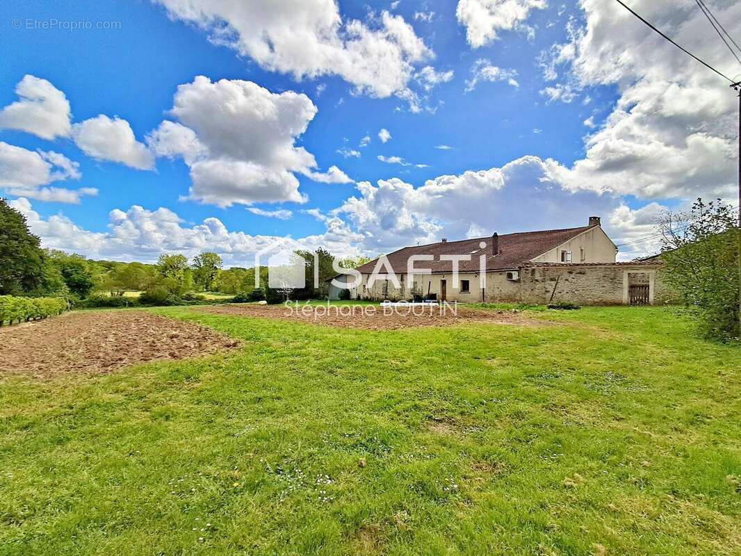 Maison 339 m² à Cezais  - photo 3
