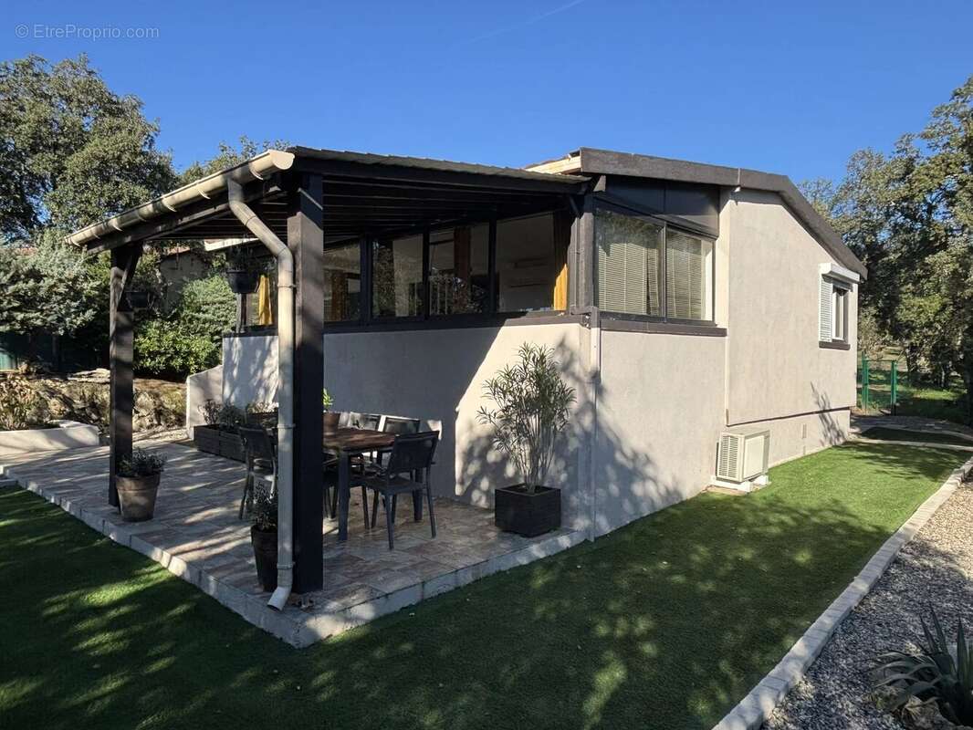 Maison à ROQUEBRUNE-SUR-ARGENS