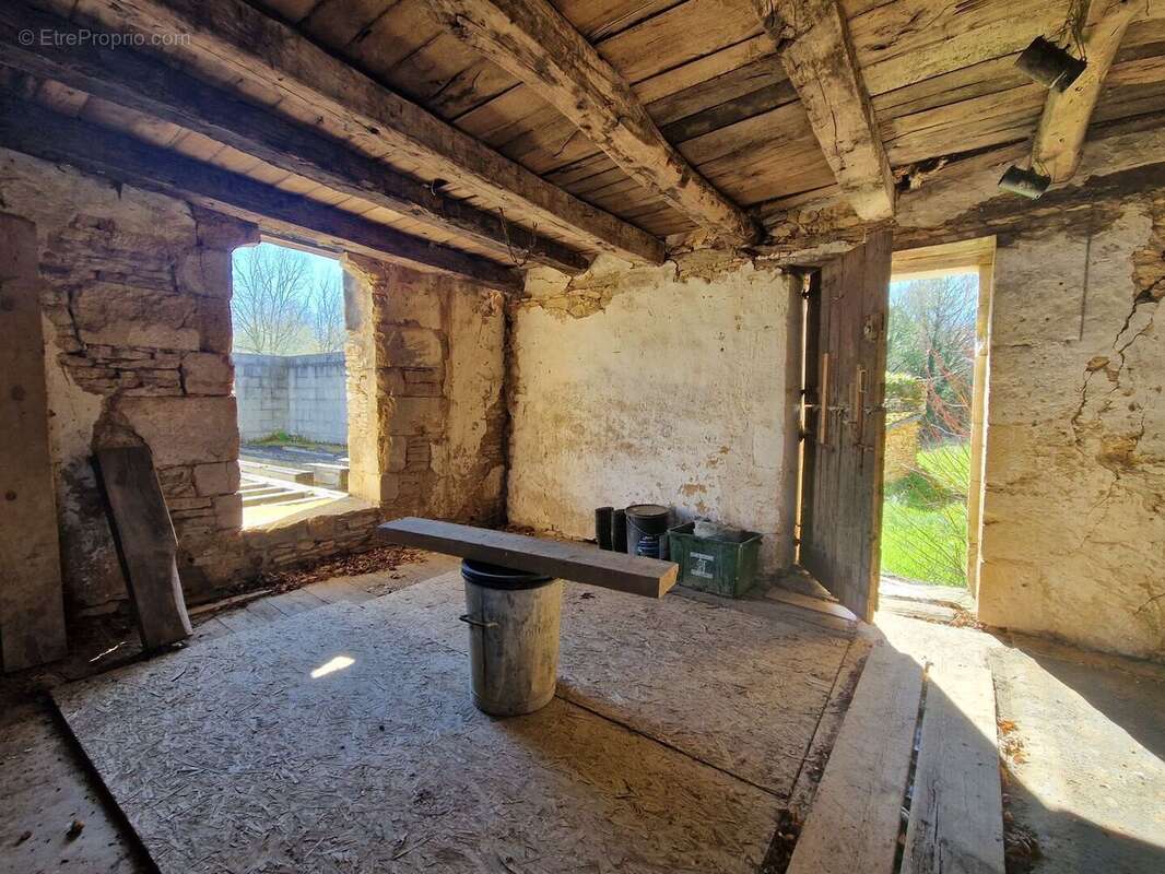 20260318113641 - Maison à MEYRALS