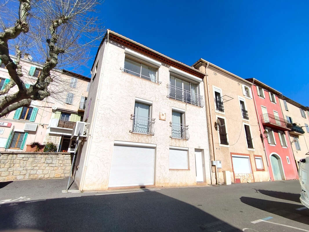 Appartement à BAGNOLS-EN-FORET