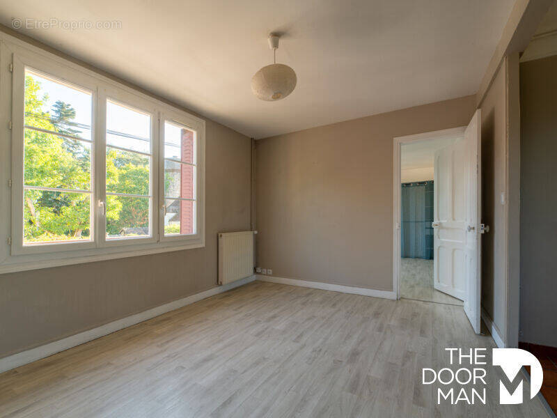 Appartement à LE PERRAY-EN-YVELINES