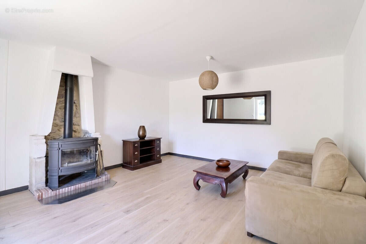 Maison en pierre de caractère avec gîte - photo 3