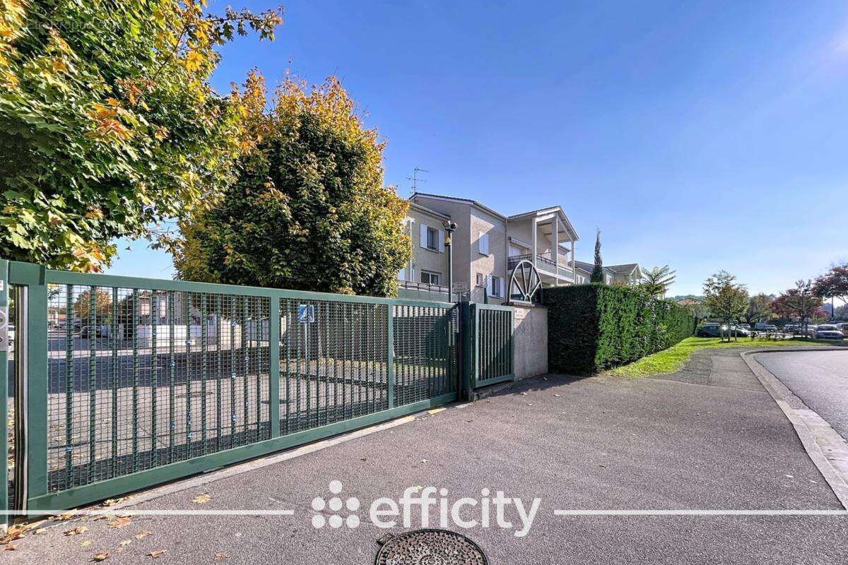 Appartement à MEYZIEU