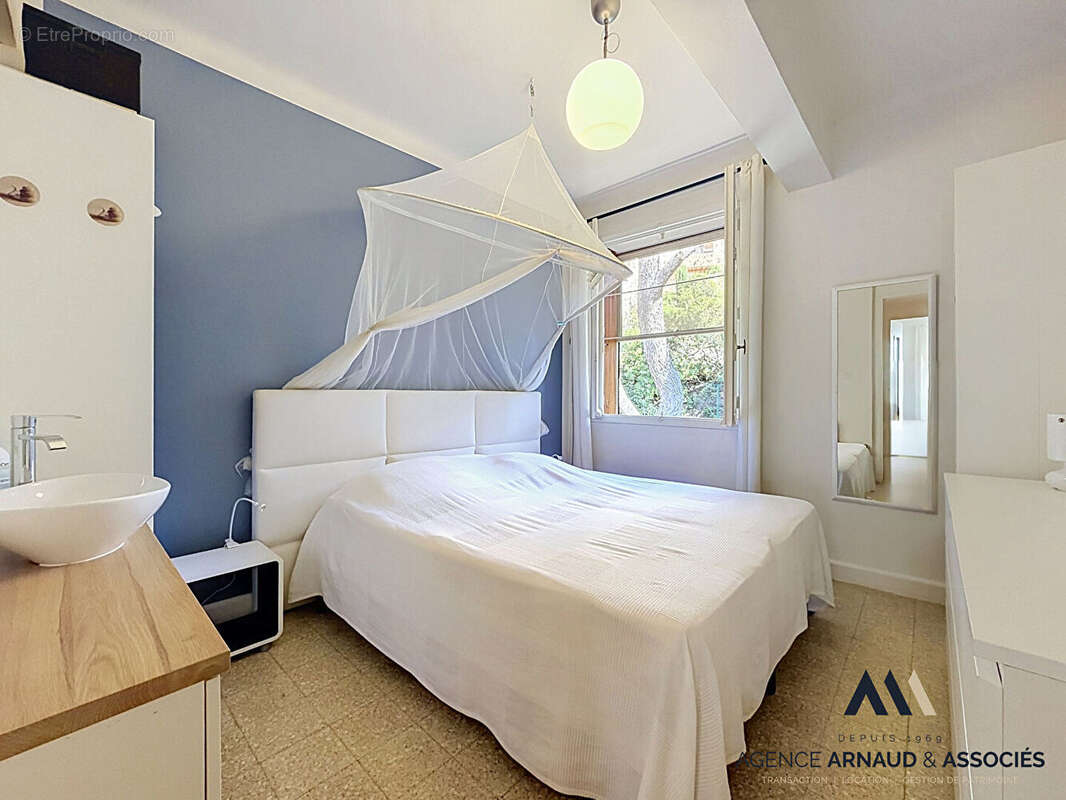 Appartement à SAINT-CYR-SUR-MER