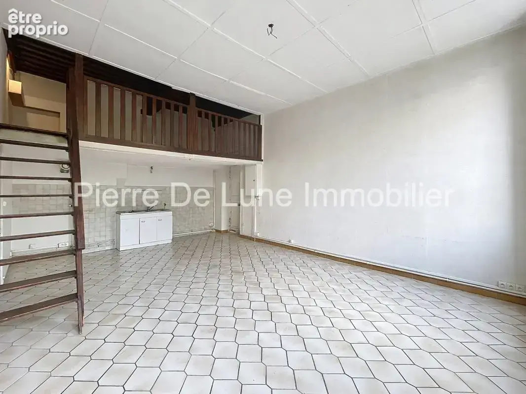 LYON 4e – CROIX-ROUSSE  Une adresse privilégiée au cœur du quartier - photo 4
