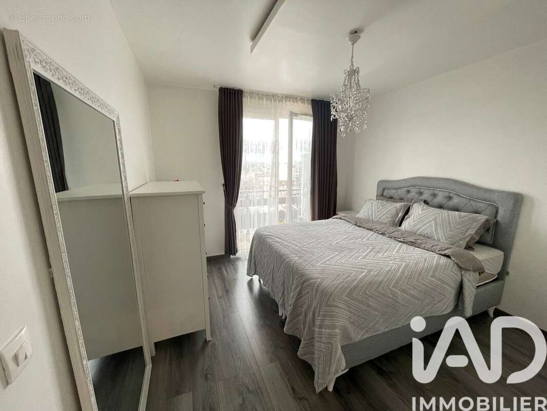 Photo 8 - Appartement à LIVRY-GARGAN