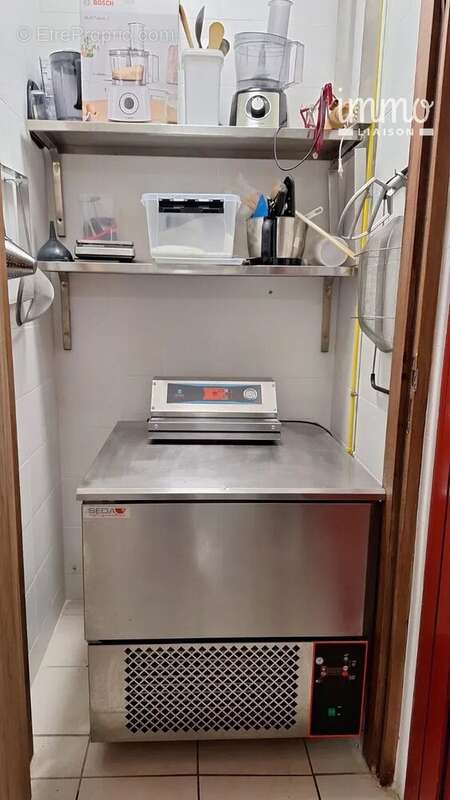 Commerce à SAINT-ANDRE-DE-CRUZIERES