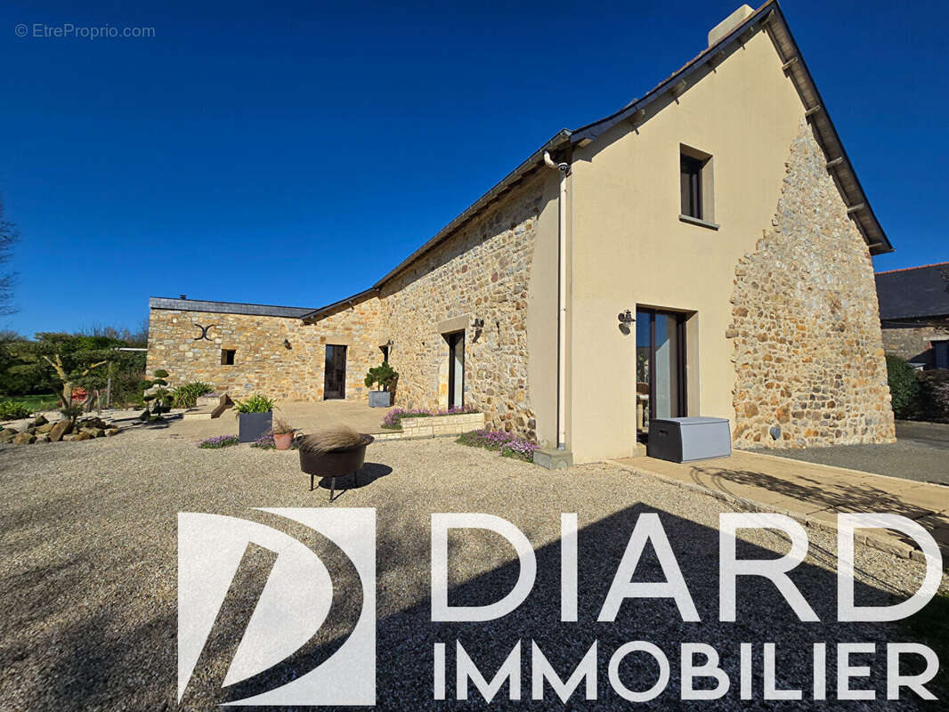Maison à MONTREUIL-DES-LANDES