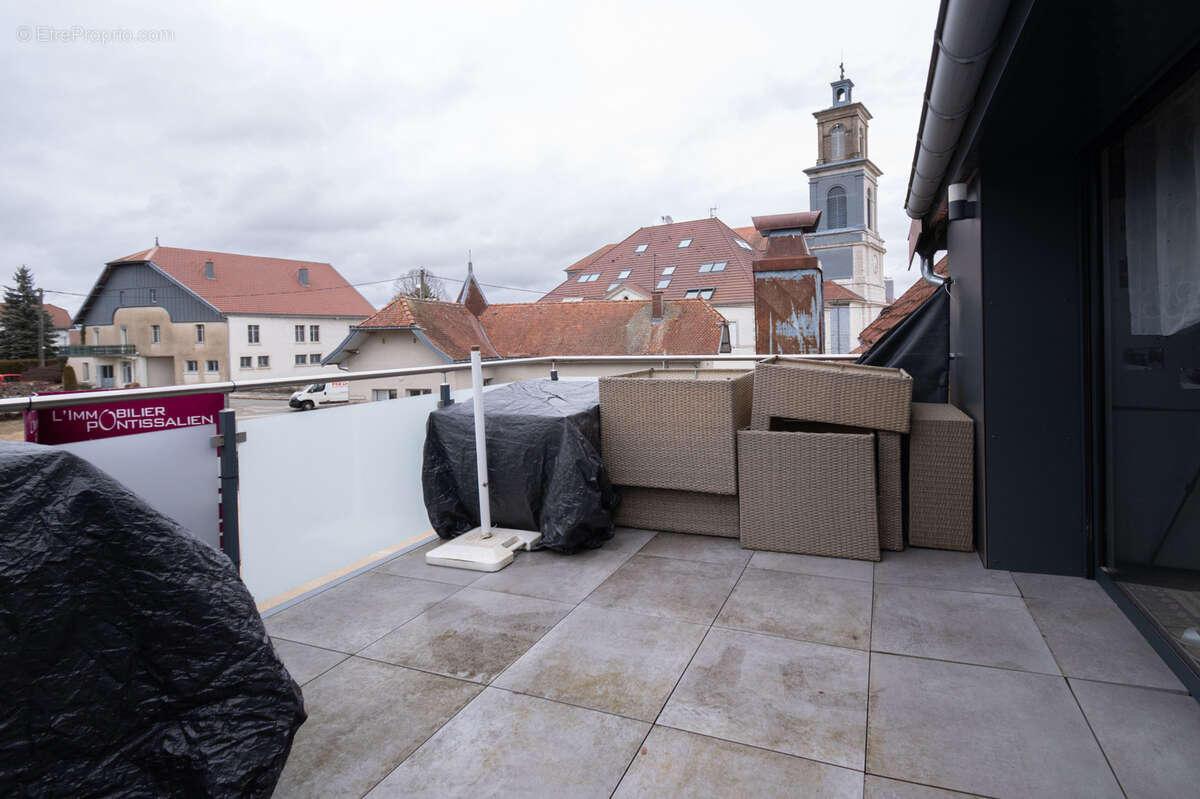 Appartement à FRASNE