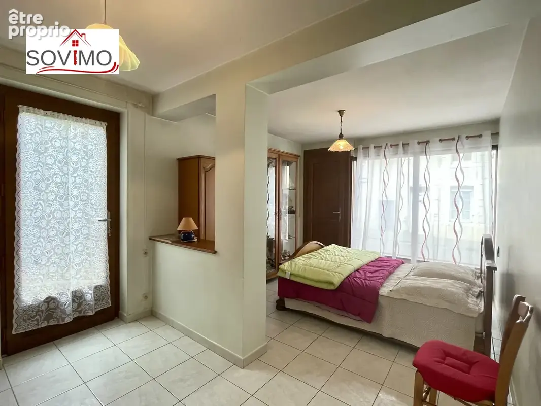 Maison de ville tout confort avec cour et grand garage, 5 chambres. - photo 10