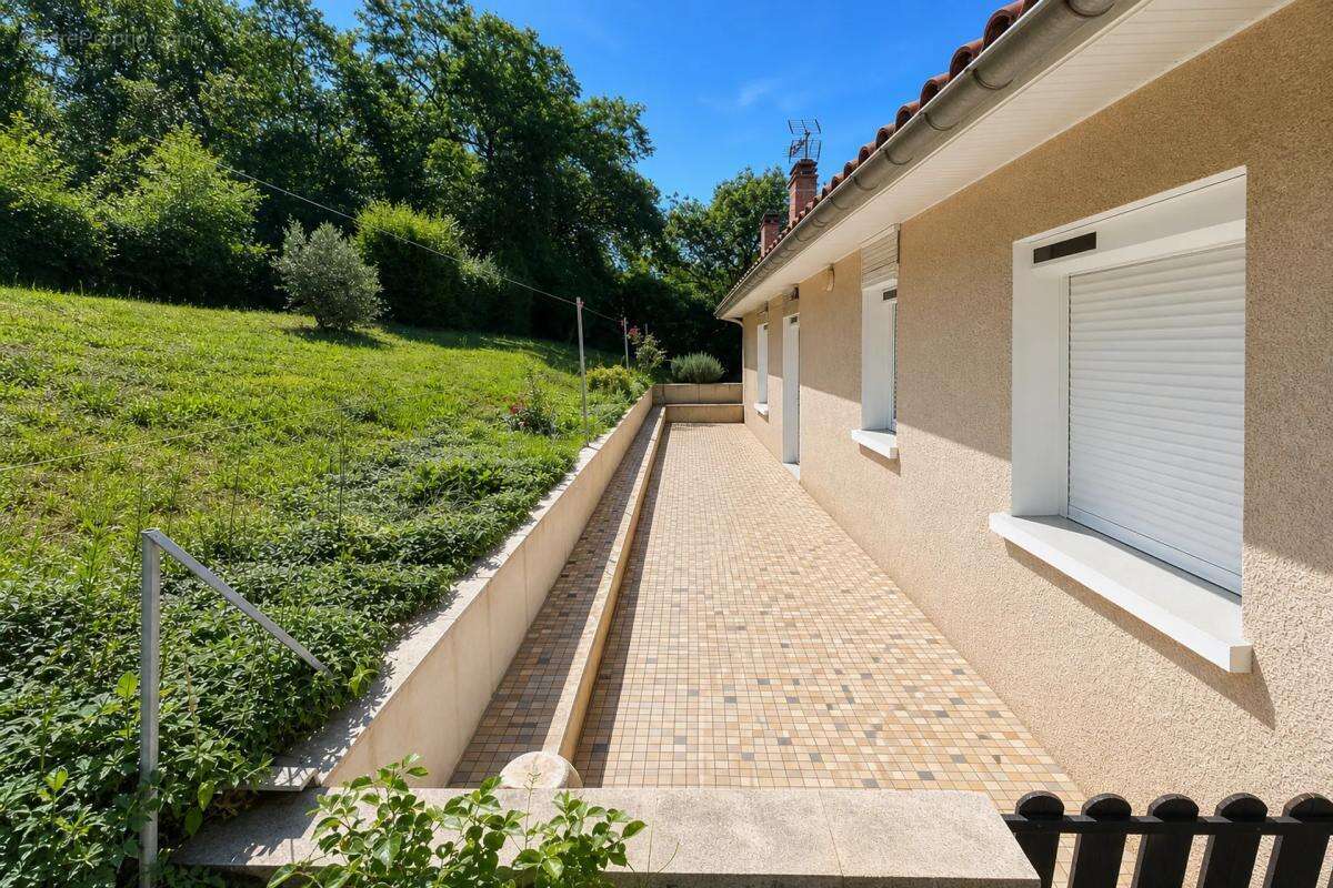 Belle maison familiale a 5 min du centre et 2 min des commodites - photo 9