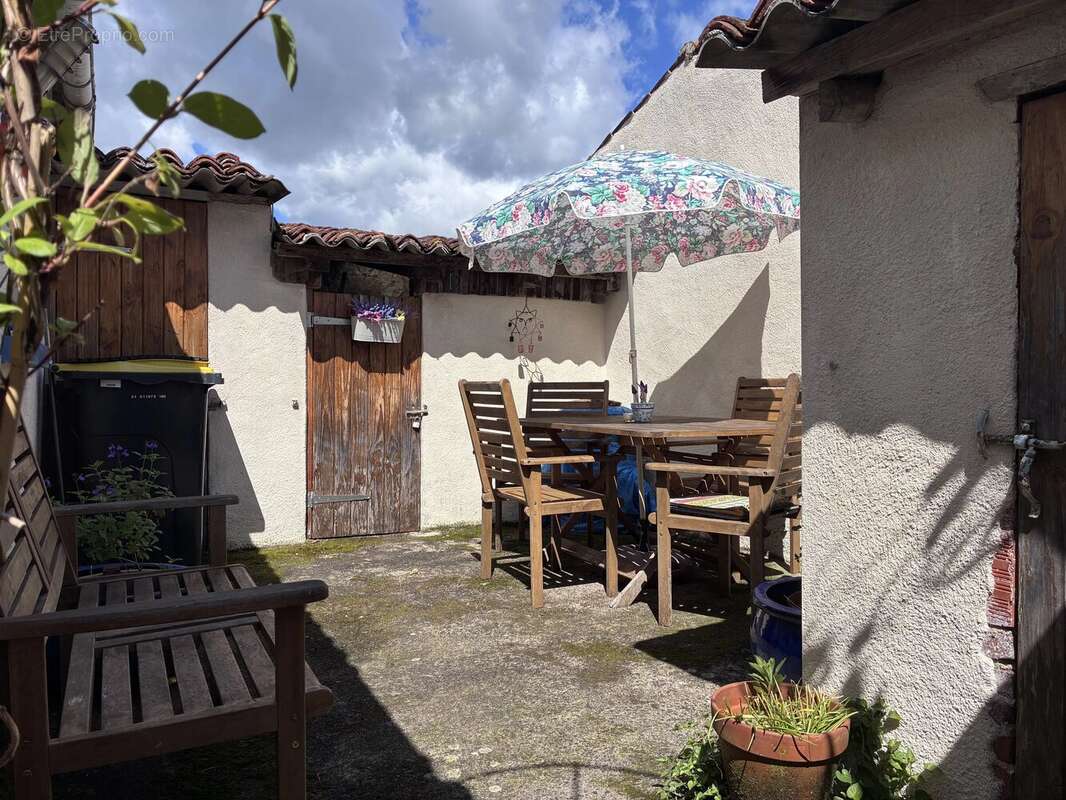 Appartement à MILLAC