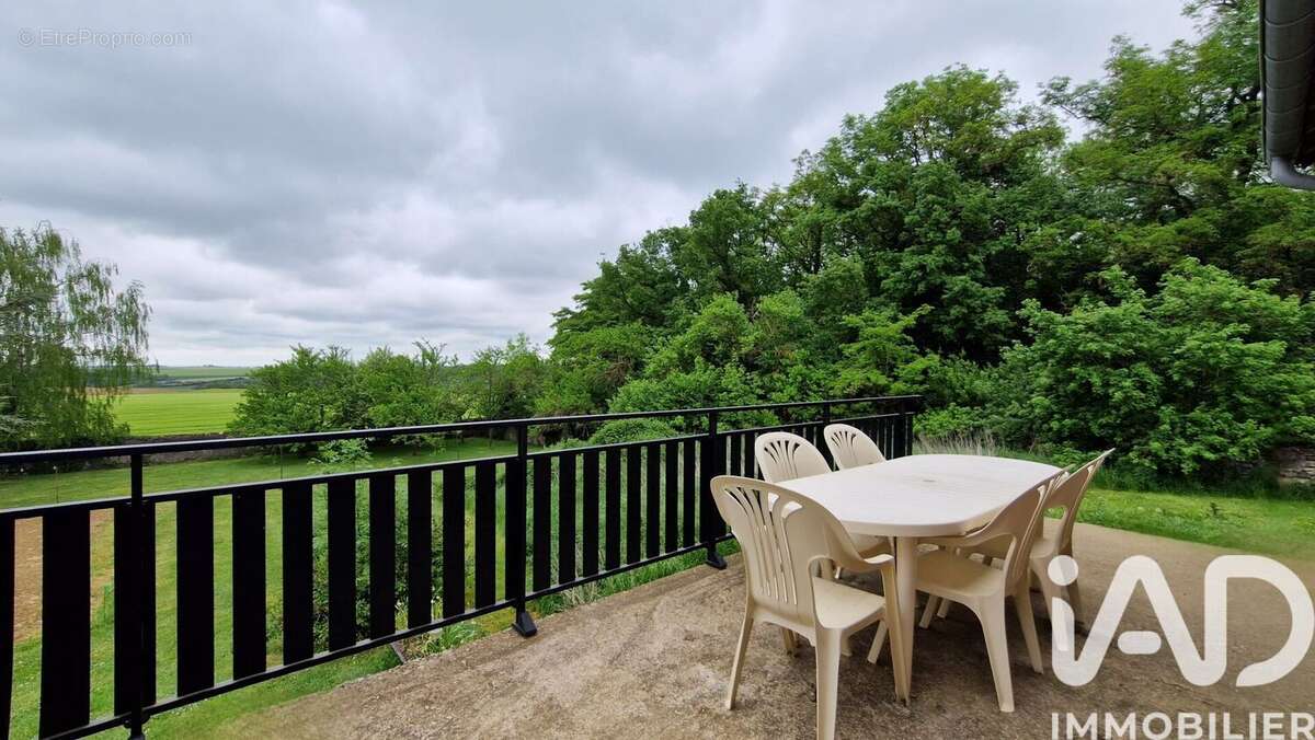Maison 182 m² à Chambley-Bussieres  - photo 4