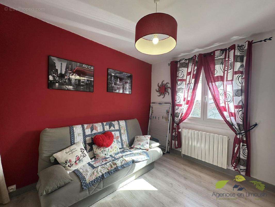 Maison à SAINT-LEONARD-DE-NOBLAT