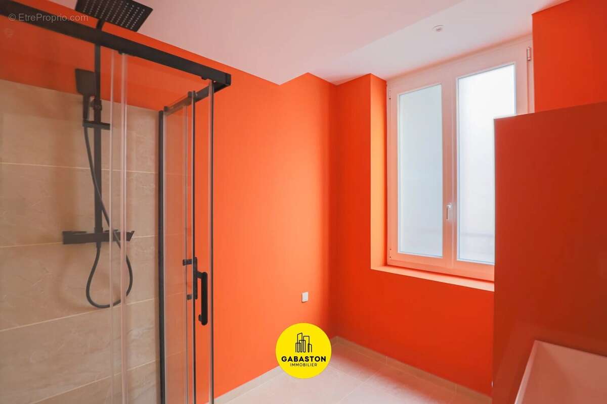 Appartement à MARSEILLE-1E