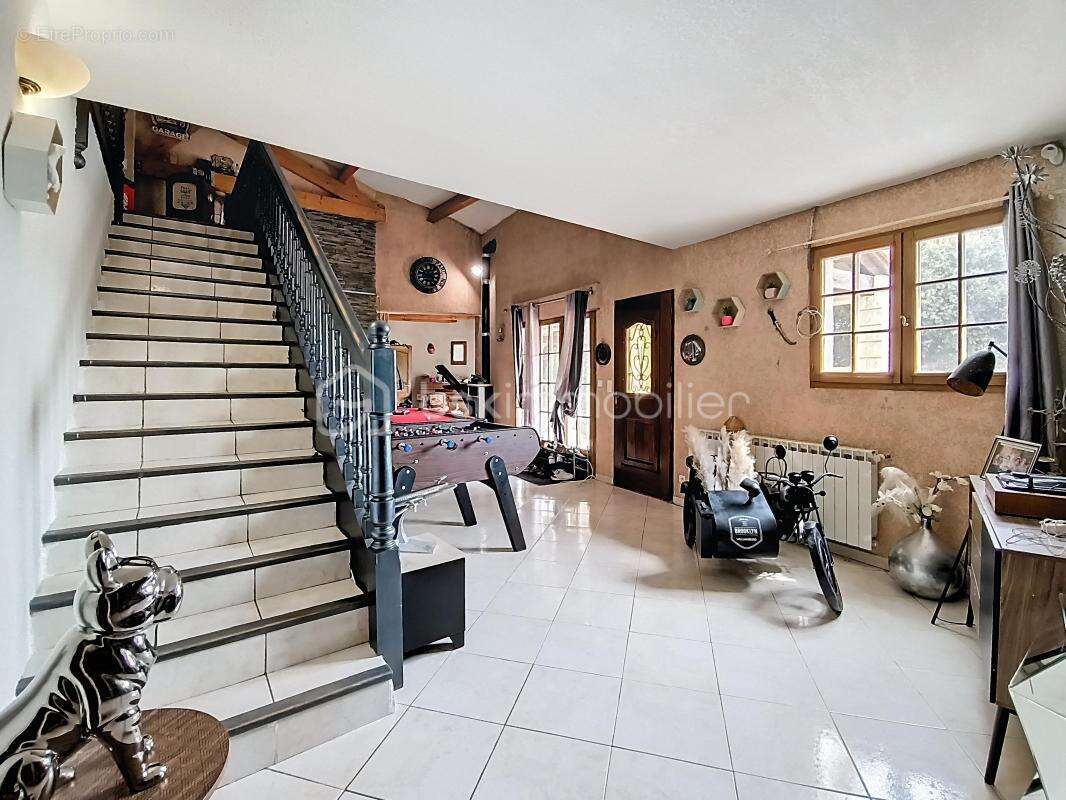Grande maison familiale de 287 m² avec jardin, piscine et garage – Bédarieux - photo 5