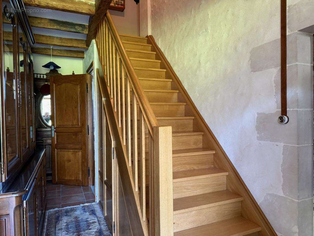 Maison à CLUSSAIS-LA-POMMERAIE