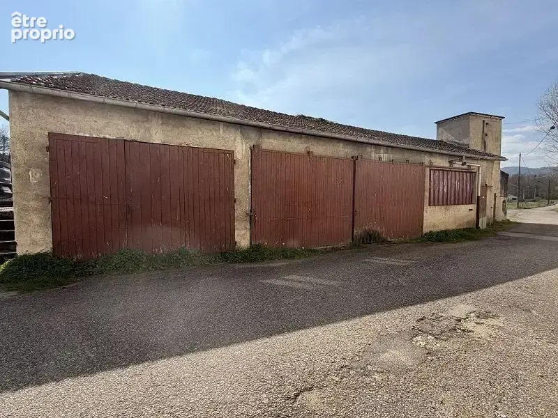 Commerce 250 m² à Leigneux  - photo 1