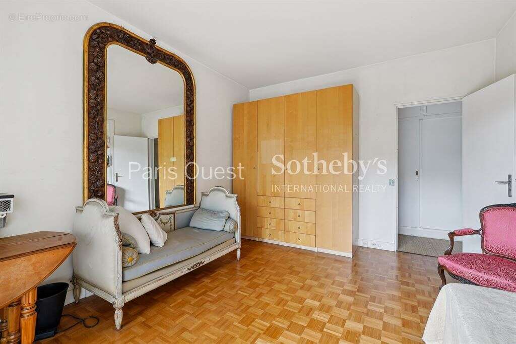 Appartement à NEUILLY-SUR-SEINE