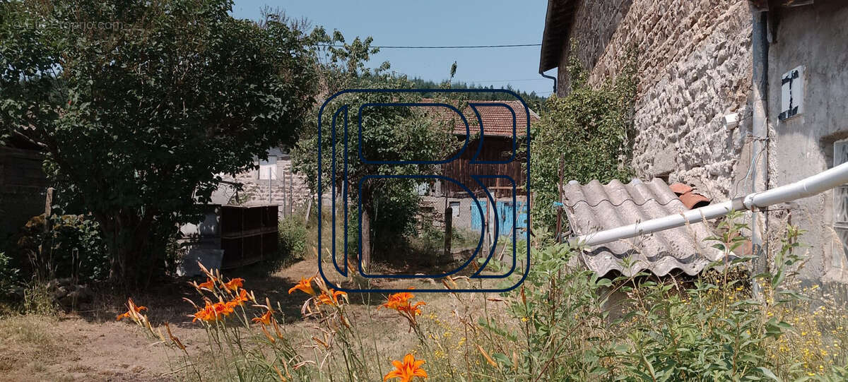 Maison à SAINT-AMANT-ROCHE-SAVINE