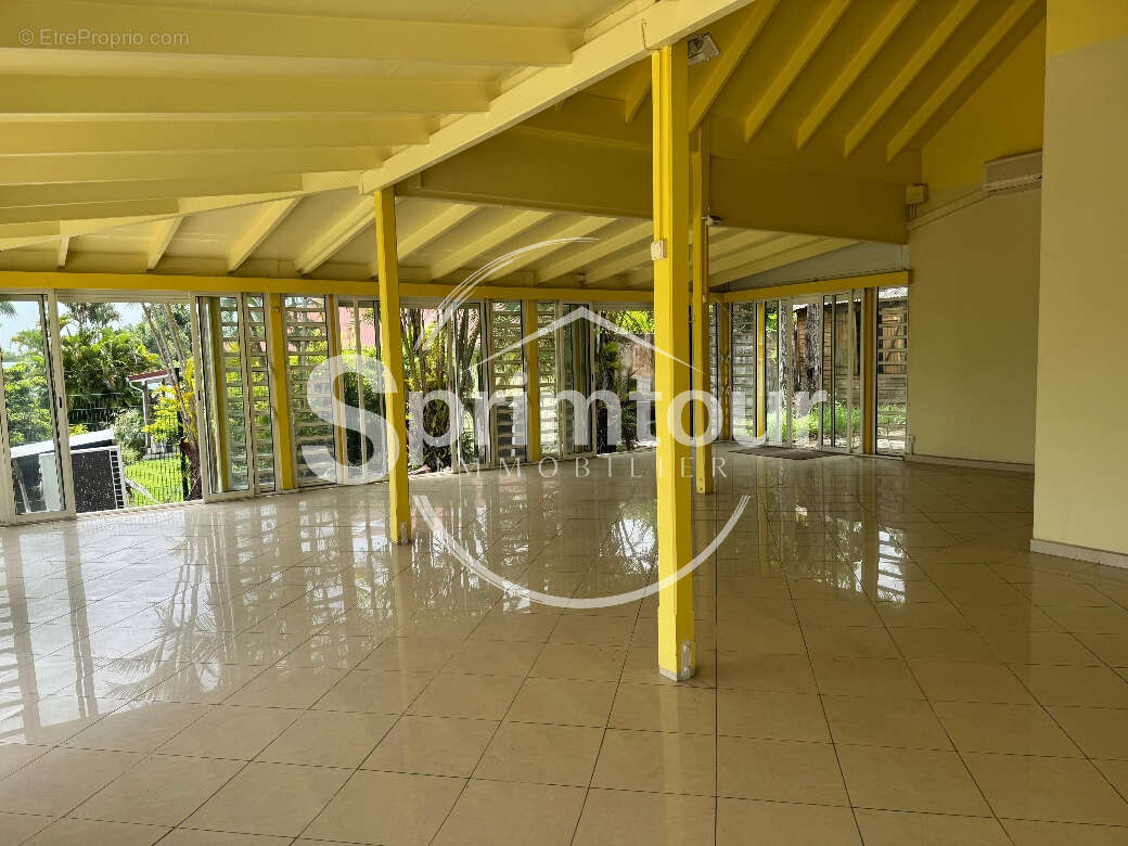 À VENDRE   BAIE-MAHAULT Villa Créole T6 avec Piscine sur Terrain de 1000 m2 - photo 15