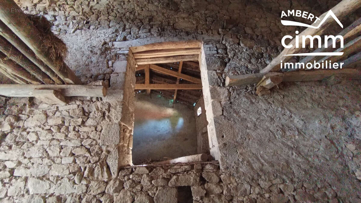 Maison à SAINT-GERVAIS-SOUS-MEYMONT