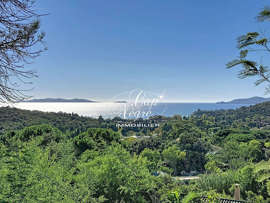 Terrain à LE LAVANDOU