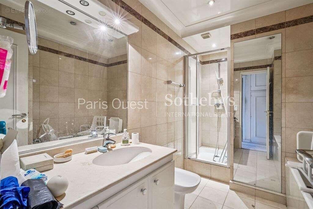 Appartement à NEUILLY-SUR-SEINE
