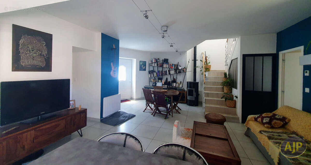 Maison à CUGAND
