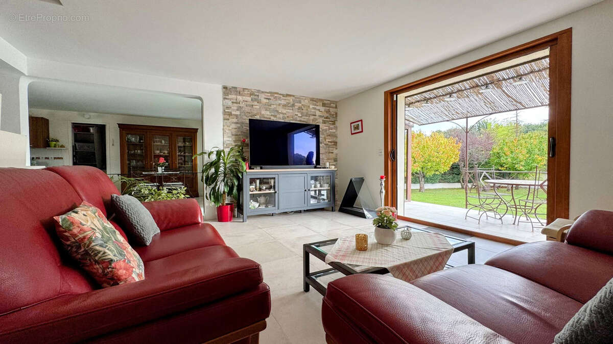 Maison à CHATEAUNEUF-LE-ROUGE