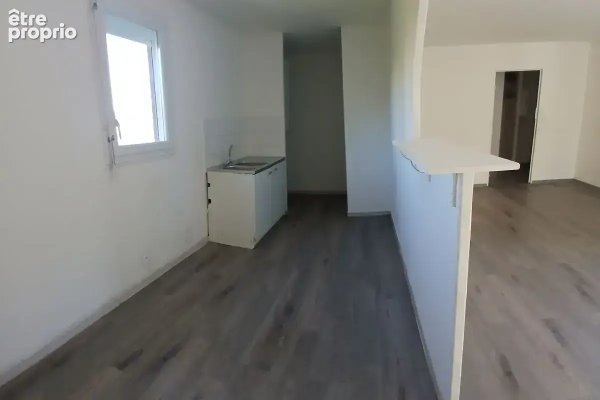 Excellent rapport qualité prix T4 traversant E/O de 81m² avec terrasse au 3ième et dernier étage sans ascenseur - photo 3