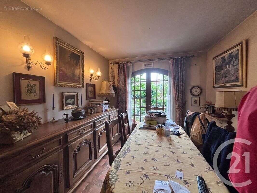 Maison à SAINT-MAUR-DES-FOSSES