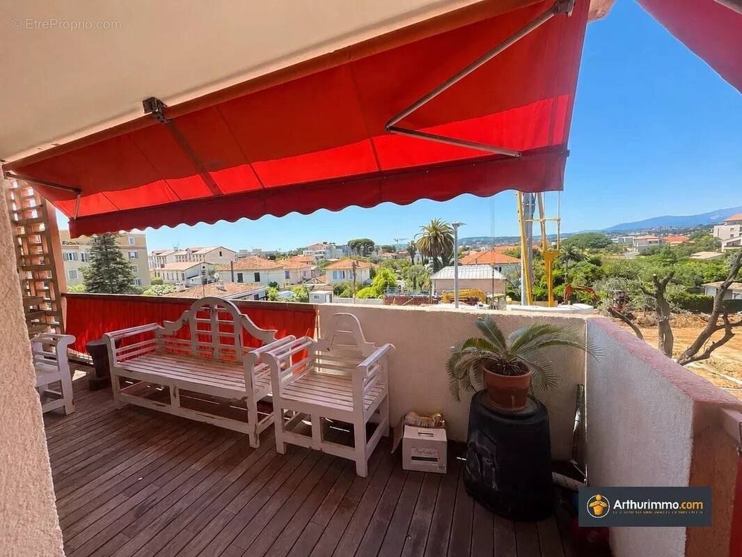 Appartement à SAINT-LAURENT-DU-VAR