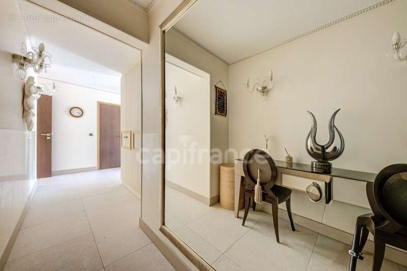 Appartement à NEUILLY-SUR-SEINE