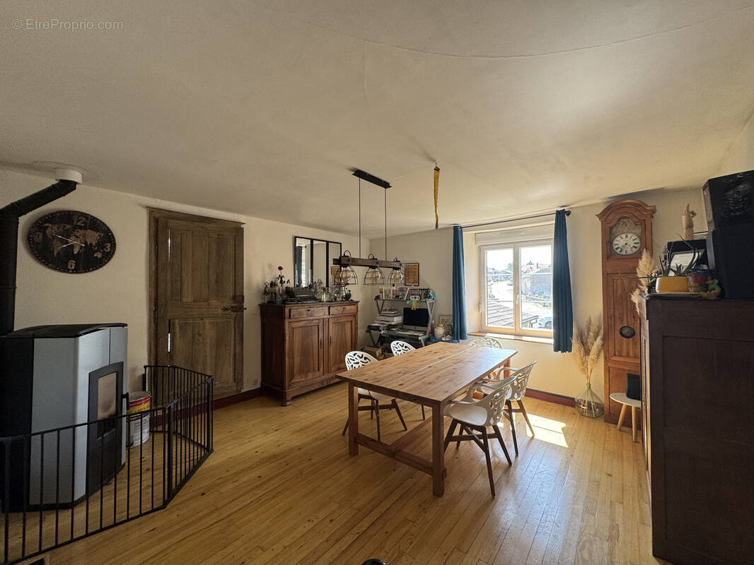 Maison à MENIL-SUR-SAULX