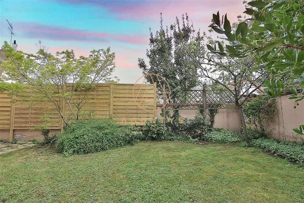 Maison à SAINT-MAUR-DES-FOSSES