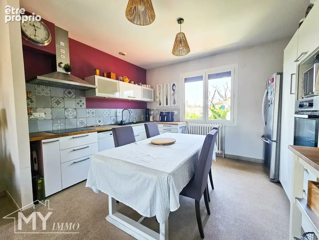PINEUILH – Maison familiale avec piscine, spa et beaux espaces extérieurs - photo 4