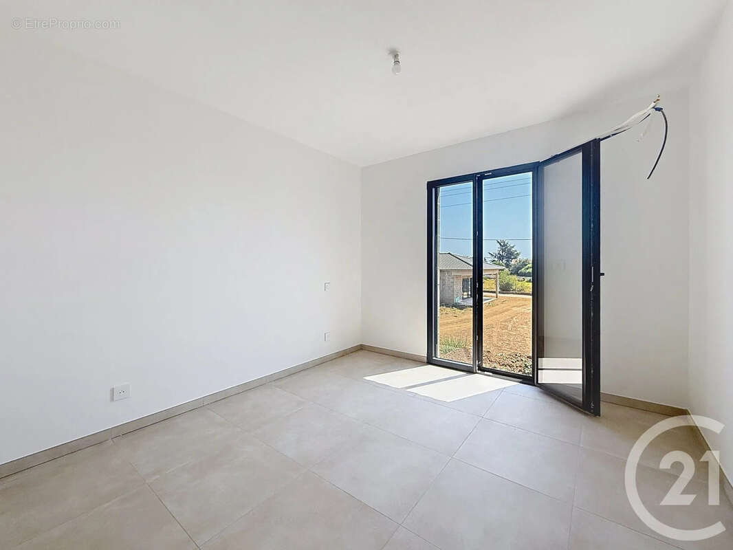 Appartement 62 m² à Santa-Lucia-Di-Moriani  - photo 20