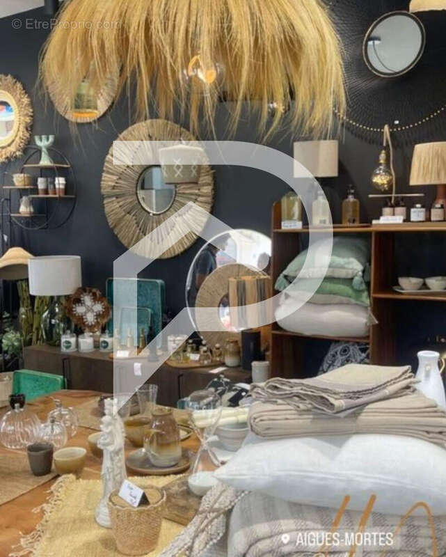 Commerce à AIGUES-MORTES