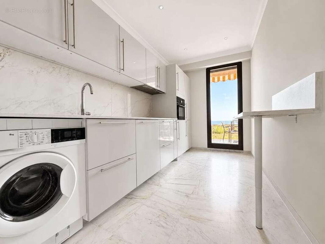 ROQUEBRUNE-CAP-MARTIN QUARTIER VIGIE - À vendre, appartement avec vue mer panoramique à la frontière de Monaco - photo 12