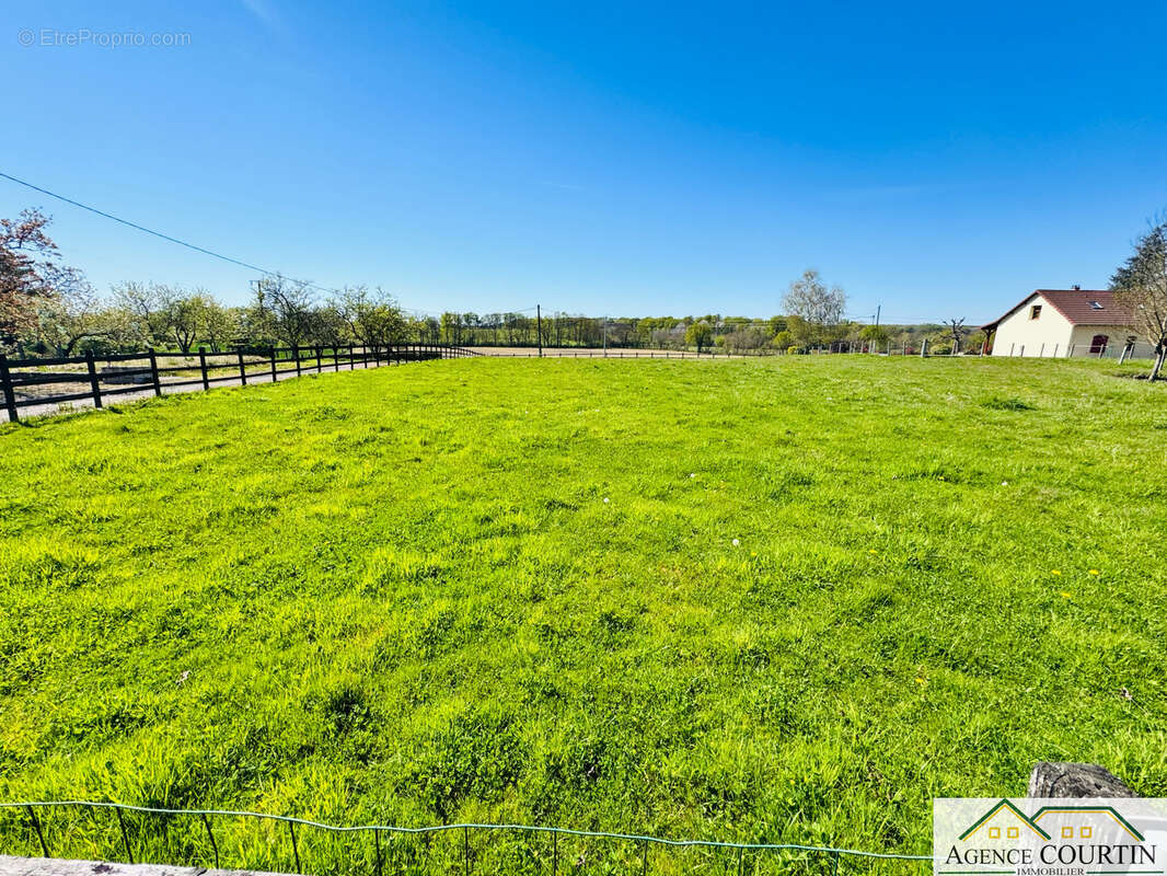 Maison à SAINT-MARTIN-DU-MONT