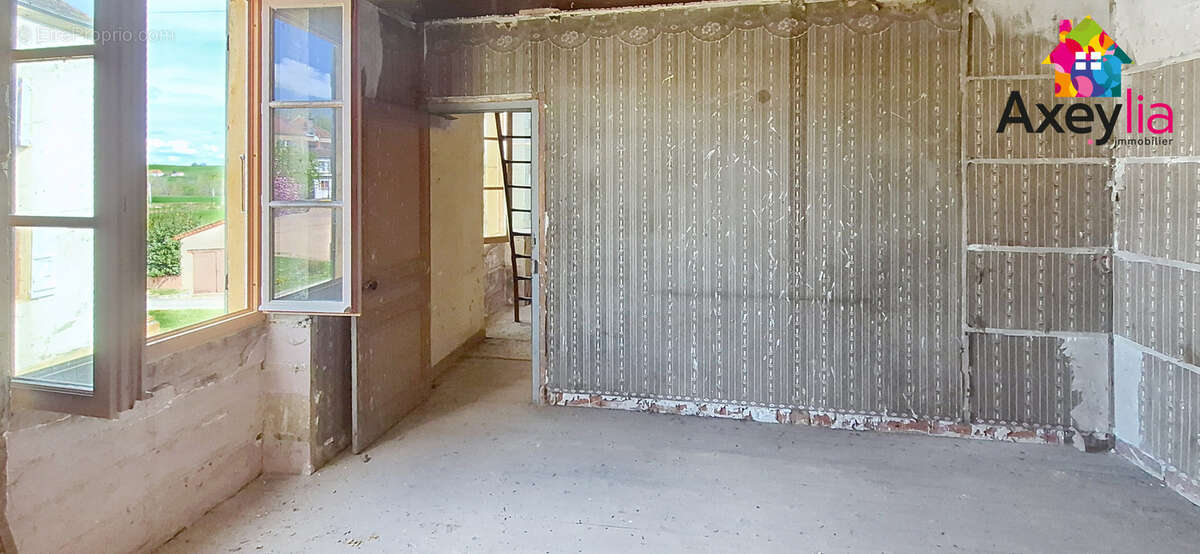 A vendre - secteur melay - maison de village avec terrain a restaurer - photo 6