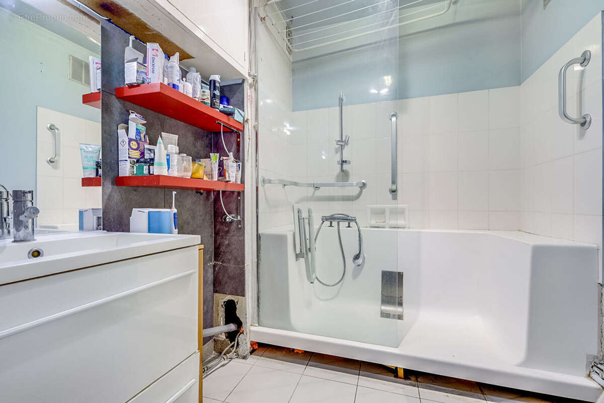 Appartement à PARIS-14E